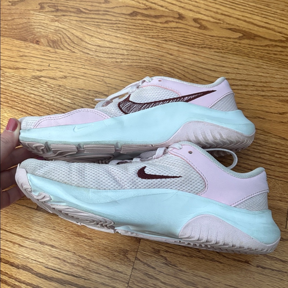 Nike size 8 light pink sneakers - Picture 6 of 9